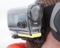 Mini športna kamera SONY HDR-AS30VE s potovalnim kompletom