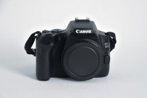 CANON EOS 250D -rabljen CANON EOS 250D -rabljen