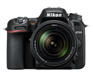 NIKON D7500 z AF-S DX 18-140 VR