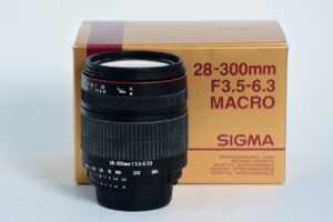 SIGMA objektiv 28-300/3,5-6,3 Macro (za Nikon F)