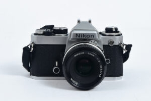 NIKON FE + Nikkor 50/2 -rabljen