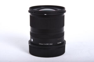Sigma objektiv 12/1,4 DC Contemporary (Canon RF) -rabljen